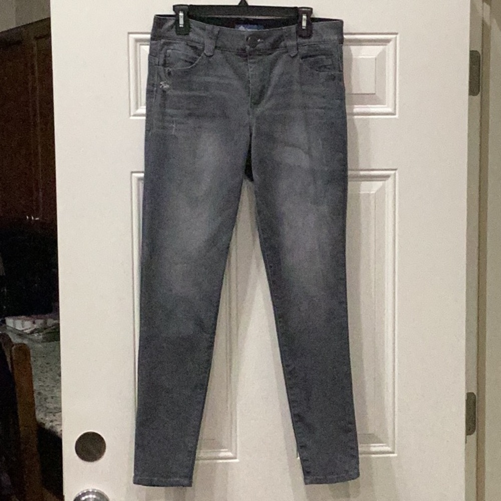 Preowned Democracy Jeans Grey Lightly Distressed Skinny Leg Size 10 HItem#P042)